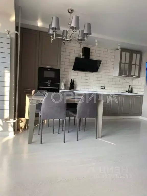 2-к кв. Тюменская область, Тюмень Кремлевская ул., 102А (66.0 м) - Фото 1