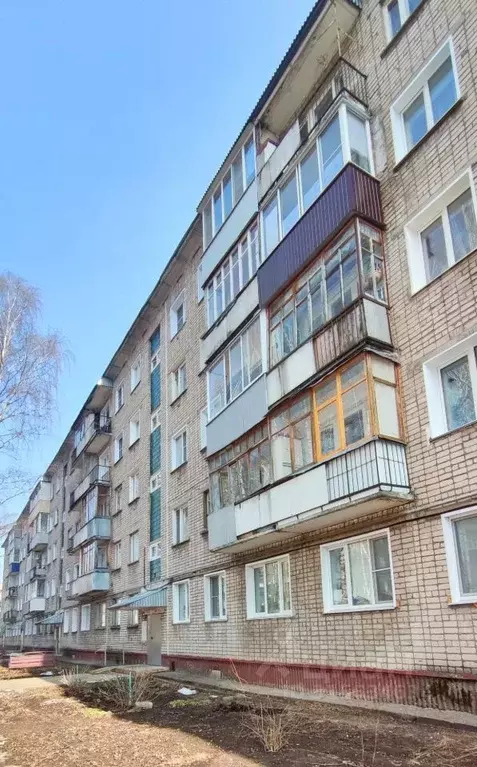 3-к кв. Кировская область, Кирово-Чепецк Первомайская ул., 4к3 (59.1 ... - Фото 0
