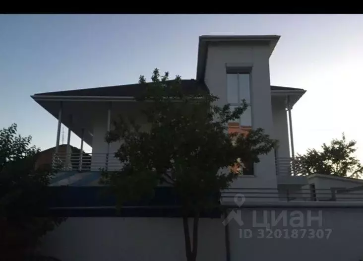 Коттедж в Крым, Евпатория ул. Революции (240 м) - Фото 1