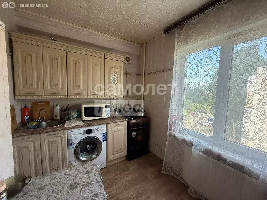 4-комнатная квартира: Ижевск, улица А.Н. Сабурова, 31 (68 м) - Фото 0