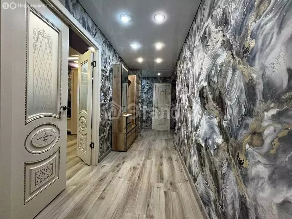 4-комнатная квартира: Волгоград, микрорайон Жилгородок, улица Гейне, ... - Фото 0