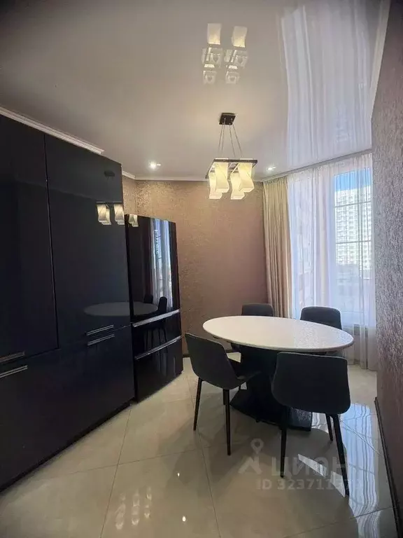 2-к кв. Астраханская область, Астрахань ул. Латышева, 3Ек1 (70.0 м) - Фото 2