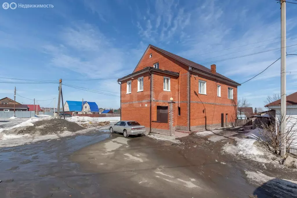 Дом в посёлок Бельмесево, Школьная улица (240 м) - Фото 1