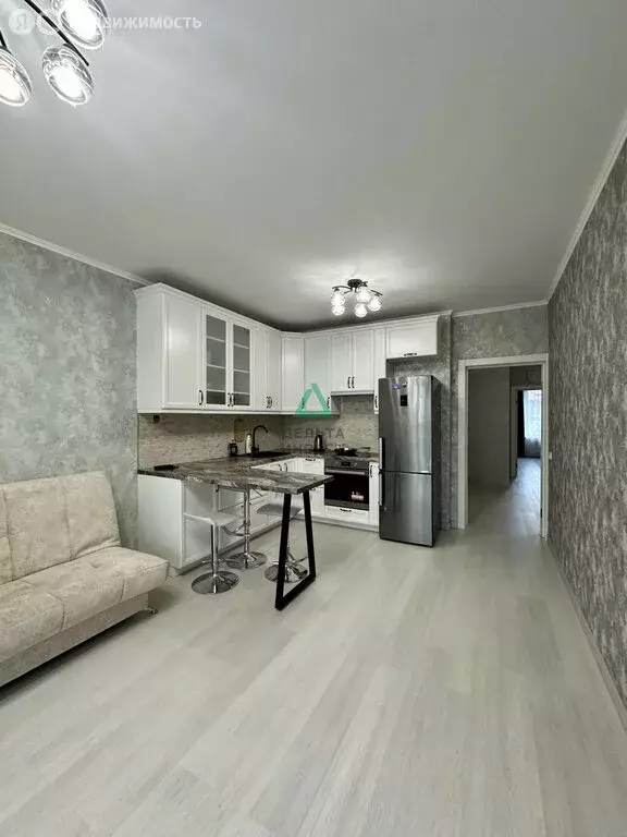 3-комнатная квартира: Уфа, улица Кирова, 130 (70 м) - Фото 1