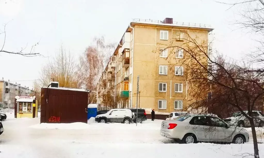 Комната Омская область, Омск пос. Чкаловский, ул. 50 лет ВЛКСМ, 16 ... - Фото 0