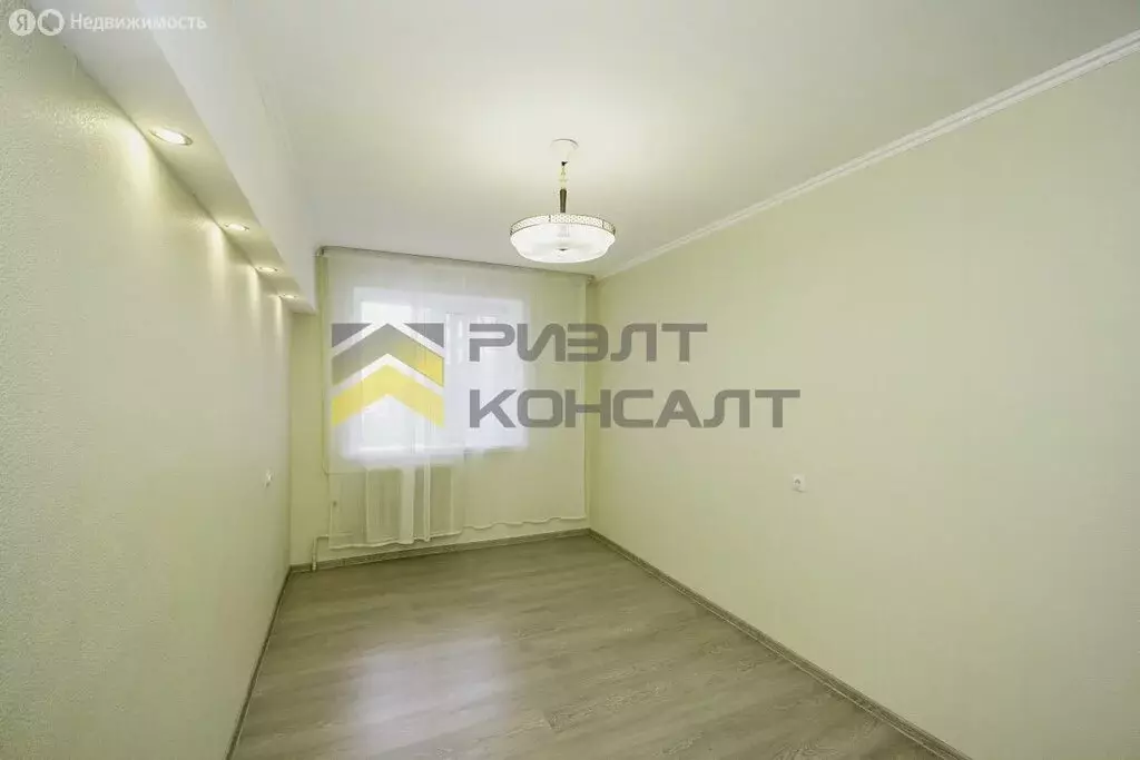 3-комнатная квартира: Омск, улица Пушкина, 117 (70 м) - Фото 1