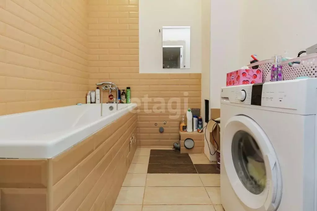2-к кв. Тюменская область, Тюмень ул. Шишкова, 20 (65.5 м) - Фото 1