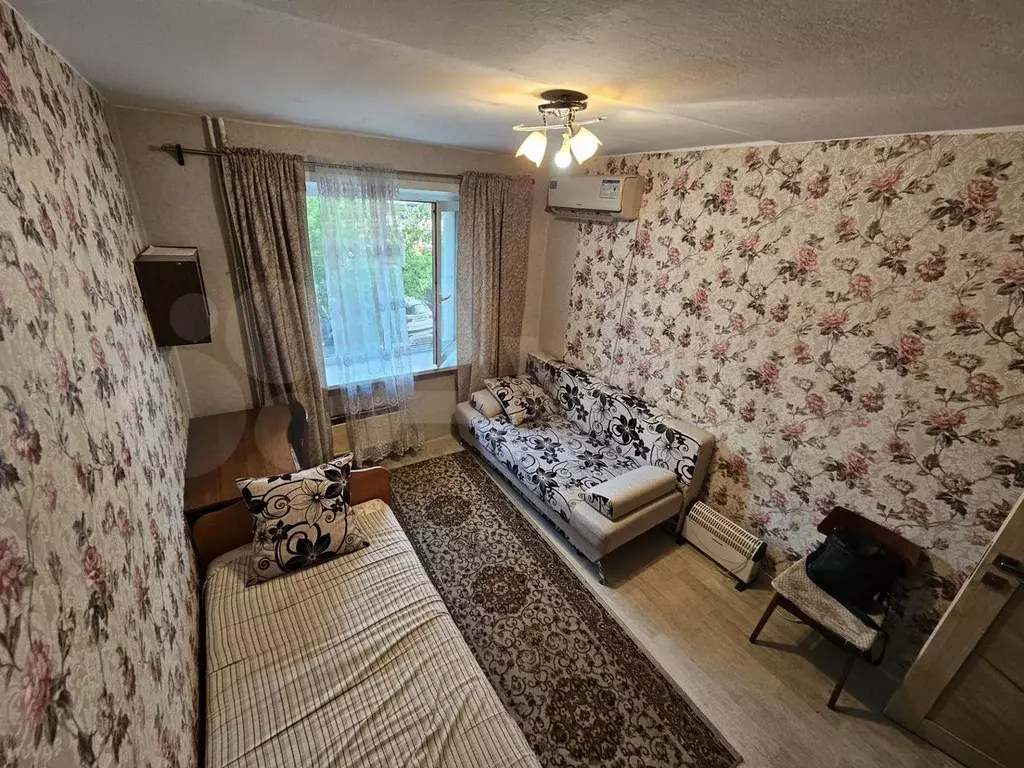 Комната 15 м в 3-к., 2/10 эт. - Фото 0