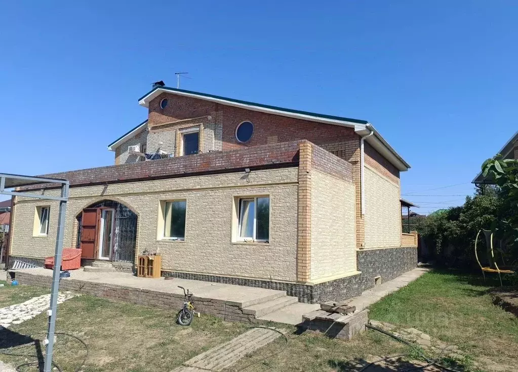 Дом в Ростовская область, Волгодонск Прохладная ул., 42 (477 м) - Фото 1