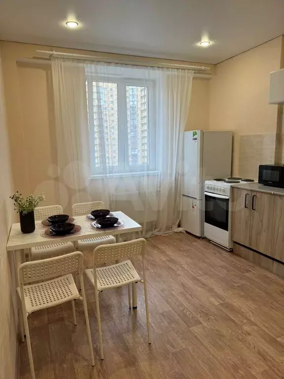 2-к. квартира, 60 м, 6/18 эт. - Фото 0
