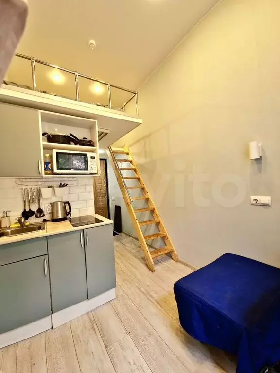 Доля в квартира-студии, 10,7 м, 1/4 эт. - Фото 0