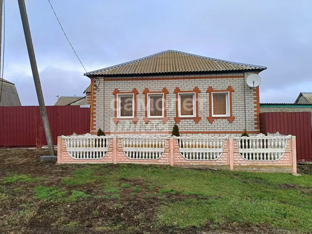 Дом в Белгородская область, Старооскольский городской округ, с. ... - Фото 1
