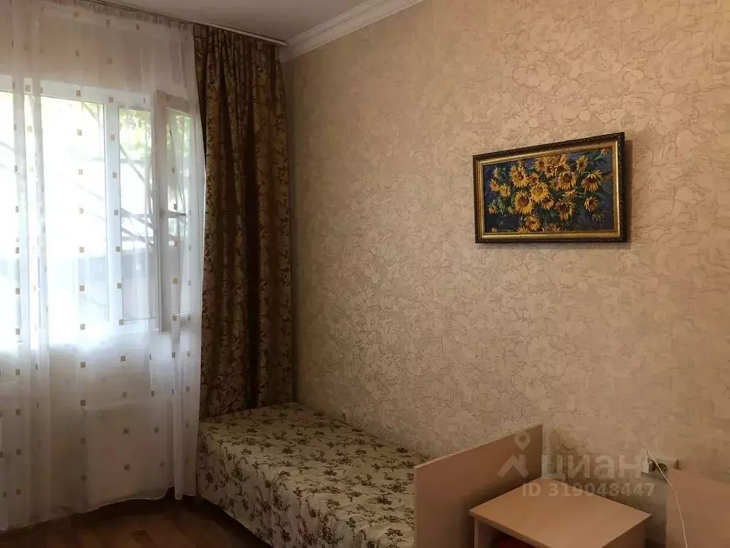 Комната Краснодарский край, Сочи Адлер жилрайон, ул. Взлетная, 18 - Фото 1
