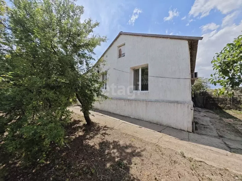 3-к кв. Крым, Сакский район, с. Митяево ул. Октябрьская (56.9 м) - Фото 1