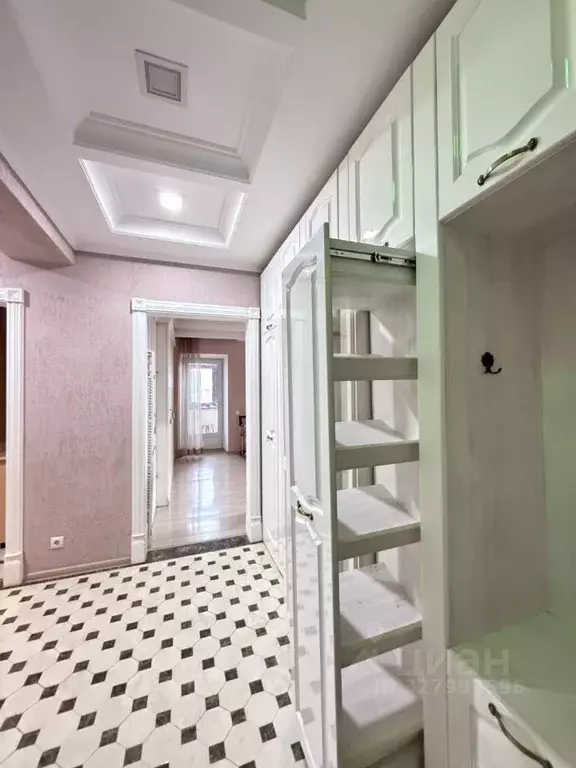 3-к кв. Красноярский край, Красноярск ул. Михаила Годенко, 7 (79.3 м) - Фото 2