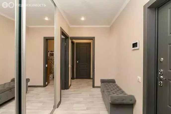 2-комнатная квартира: Тюмень, улица Василия Подшибякина, 12 (62.1 м) - Фото 0