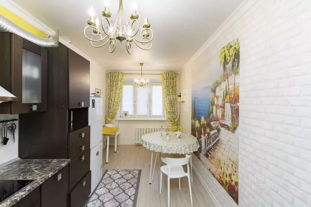 2-к кв. Тюменская область, Тюмень Холодильная ул., 138 (82.0 м) - Фото 1