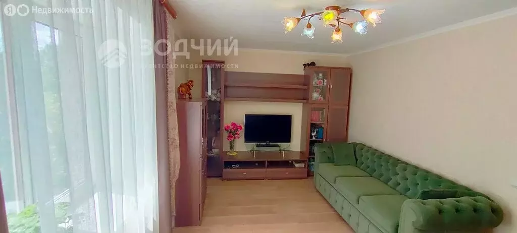 3-комнатная квартира: Чебоксары, улица Ленинского Комсомола, 8 (63 м) - Фото 1
