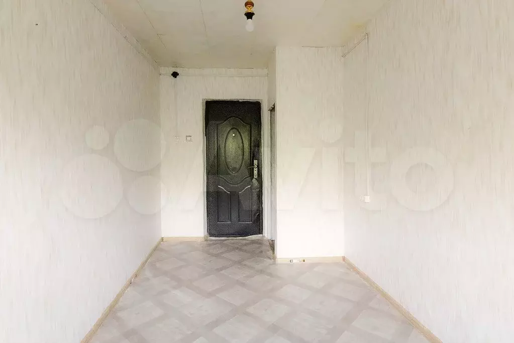 Комната 8,7 м в 5-к., 2/4 эт. - Фото 0