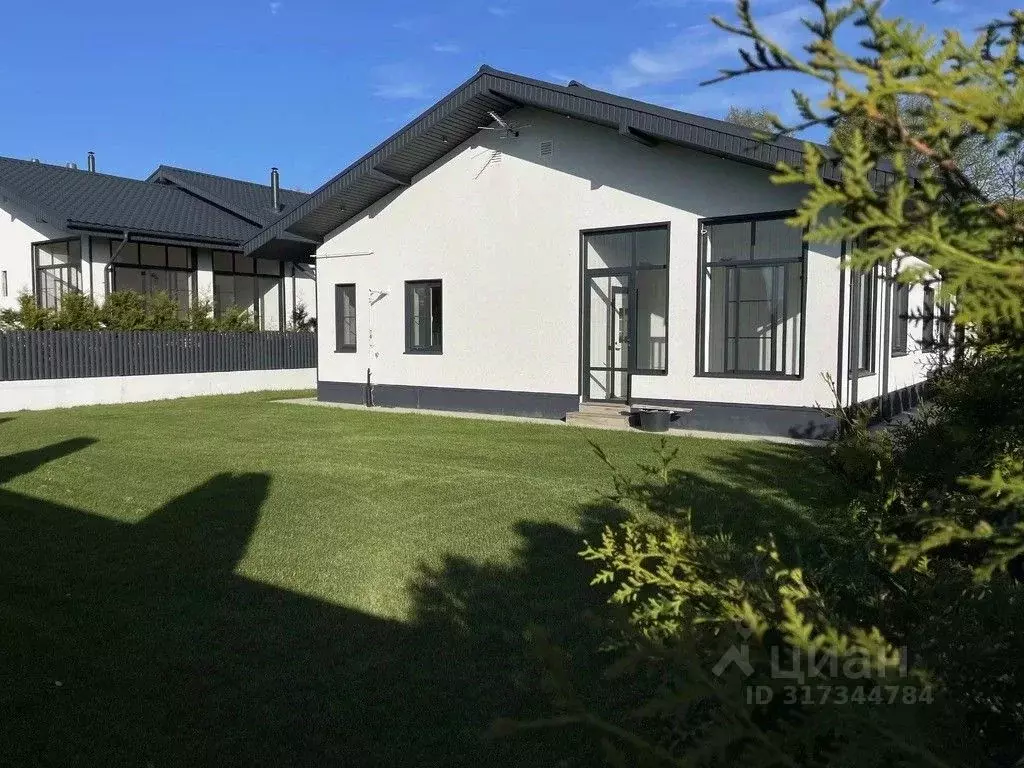 Коттедж в Калужская область, Жуковский район, Истье с/пос, д. Акатово  ... - Фото 2