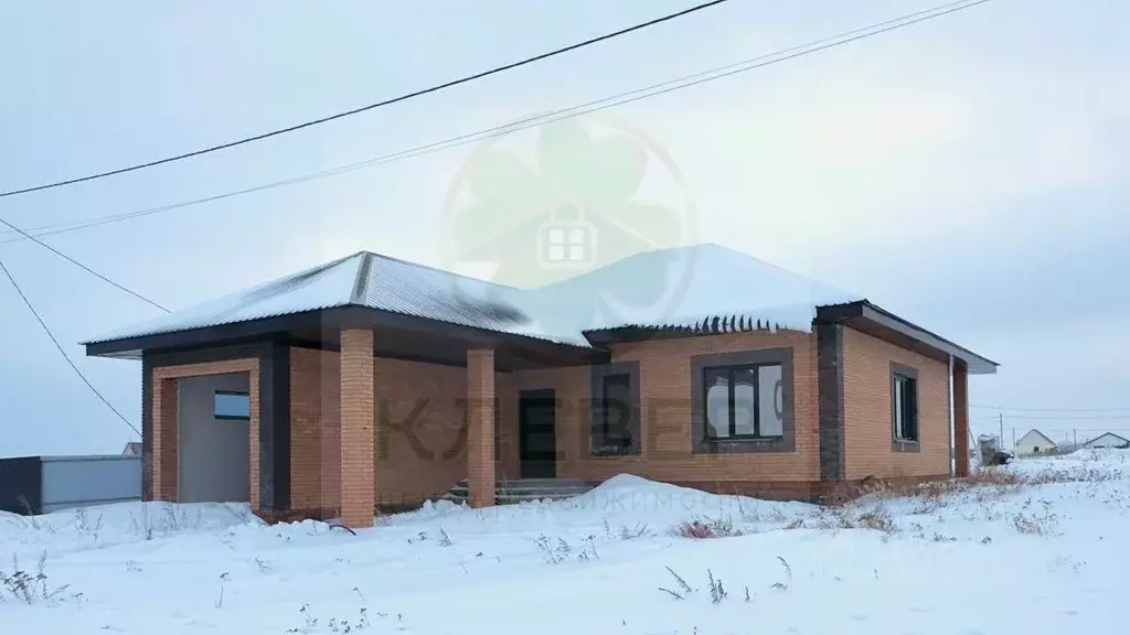 Дом в Башкортостан, Кушнаренковский сельсовет, с. Кушнаренково ул. ... - Фото 1