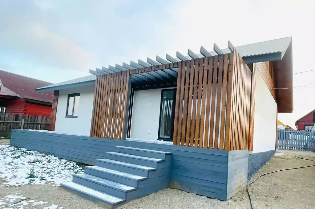 Дом в Иркутская область, Иркутский муниципальный округ, д. Карлук ул. ... - Фото 1