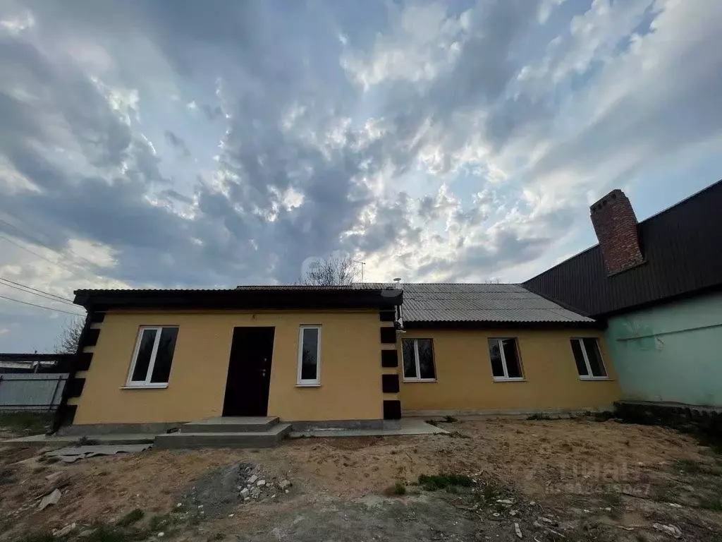 Дом в Астраханская область, Астрахань с. Новолесное, ул. Дворжака, ... - Фото 0