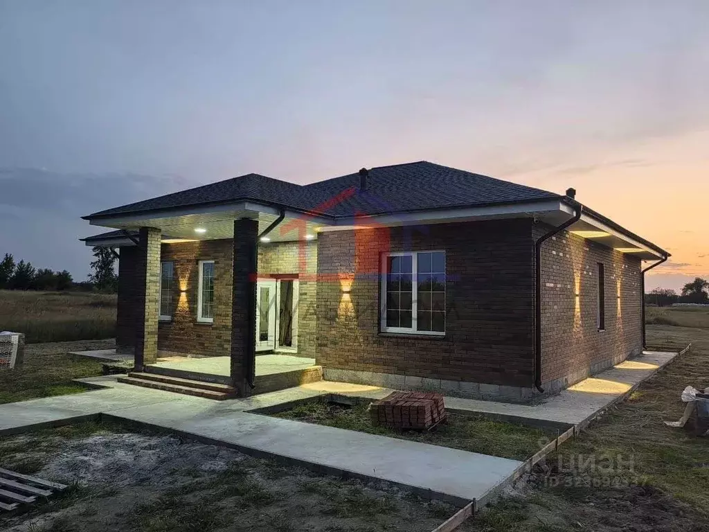 Дом в Белгородская область, Старооскольский городской округ, с. ... - Фото 1