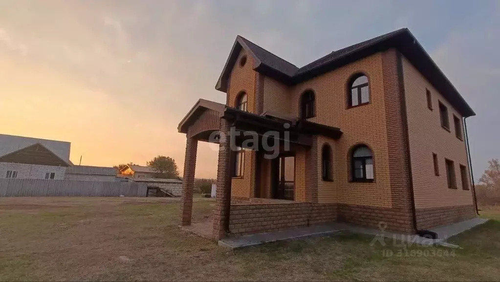 Дом в Белгородская область, Ровеньки городское поселение, Ровеньки рп ... - Фото 1