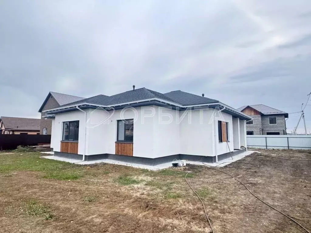 Дом в Тюменская область, Тюменский муниципальный округ, д. Ушакова ул. ... - Фото 1