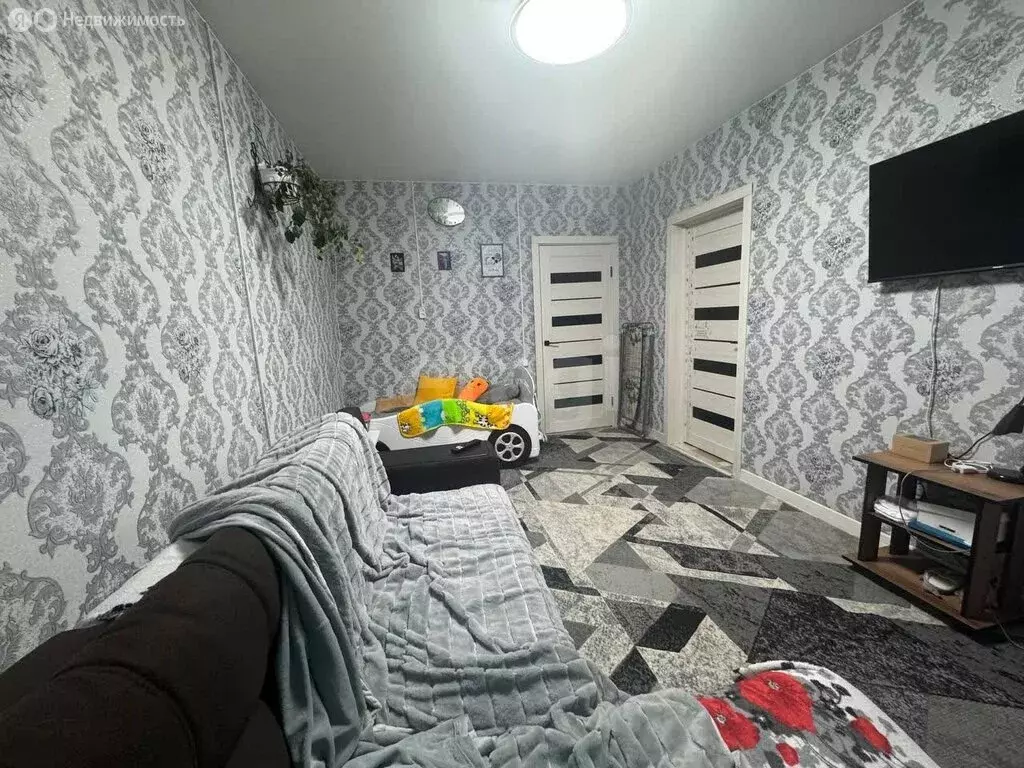 2-комнатная квартира: Карачев, Октябрьская улица, 100 (38.7 м) - Фото 0