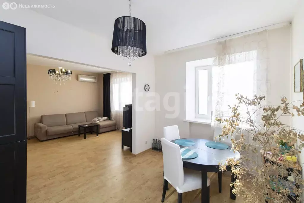 2-комнатная квартира: Тюмень, улица Орджоникидзе, 11 (66.7 м) - Фото 1
