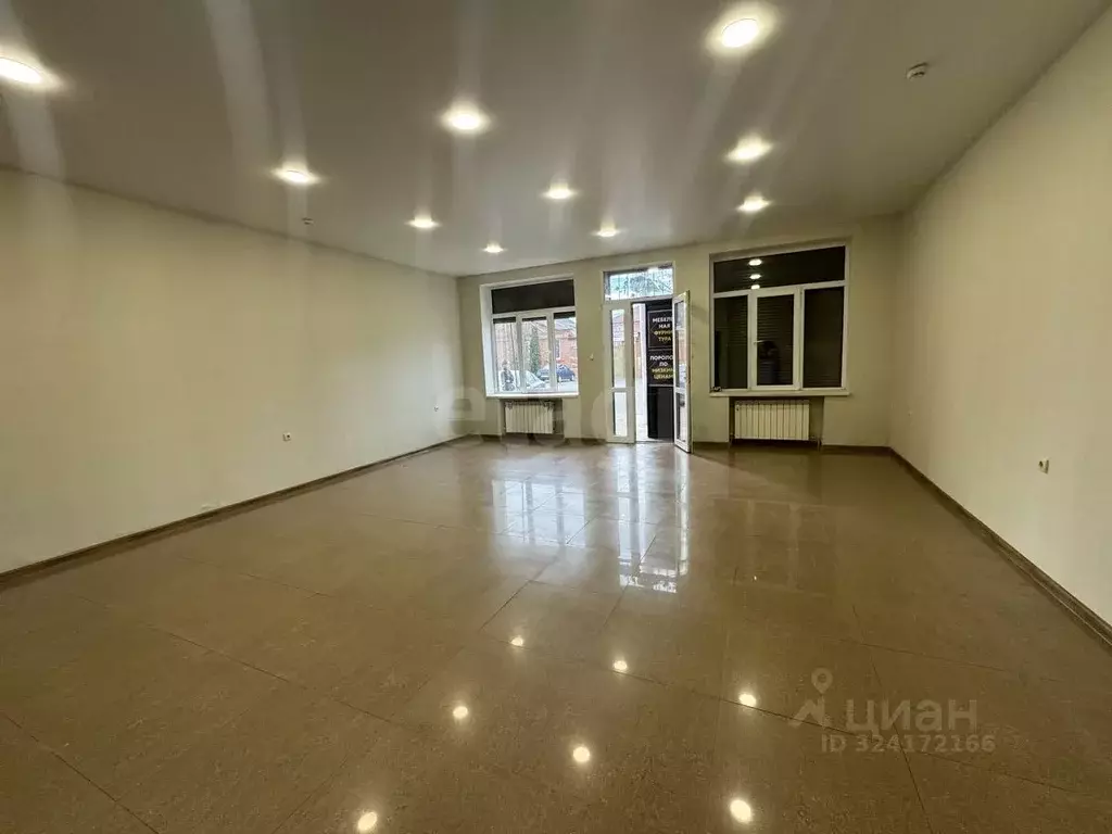 Торговая площадь в Северная Осетия, Владикавказ ул. Леваневского, 262 ... - Фото 1