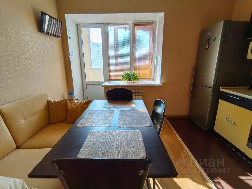 2-к кв. Оренбургская область, Оренбург Салмышская ул., 36 (66.9 м) - Фото 0