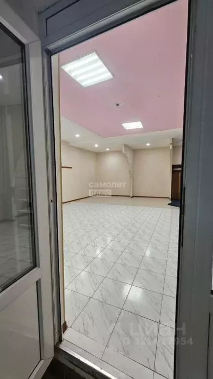 Торговая площадь в Северная Осетия, Владикавказ ул. Астана Кесаева, 12 ... - Фото 0