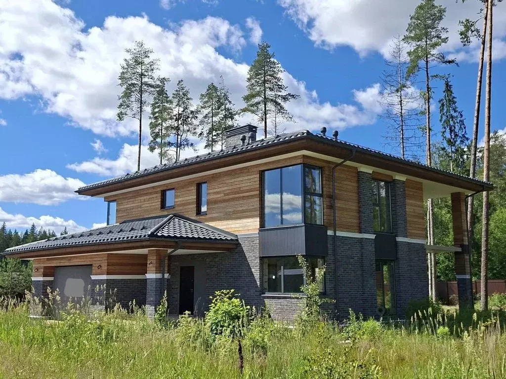 Дом в Ленинградская область, Выборгский район, Рощино городской ... - Фото 1