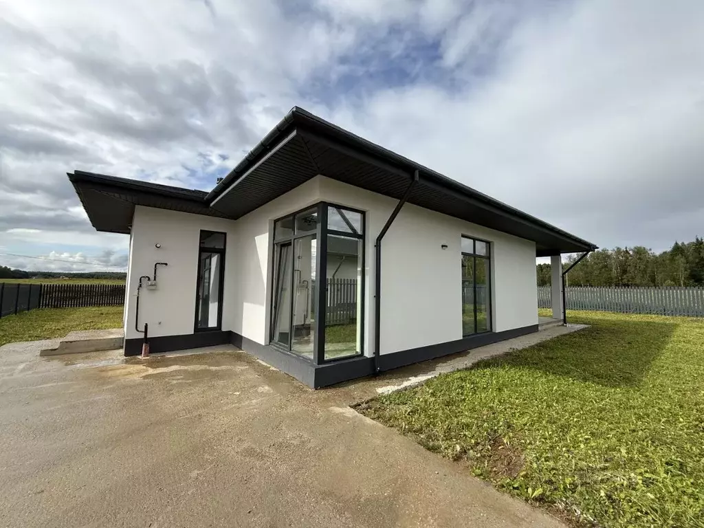 Дом в Калужская область, Жуковский район, с. Совхоз Победа ул. Светлая ... - Фото 1