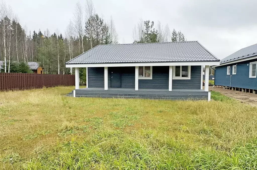 Дом в Ленинградская область, Выборгский район, Рощинское городское ... - Фото 1