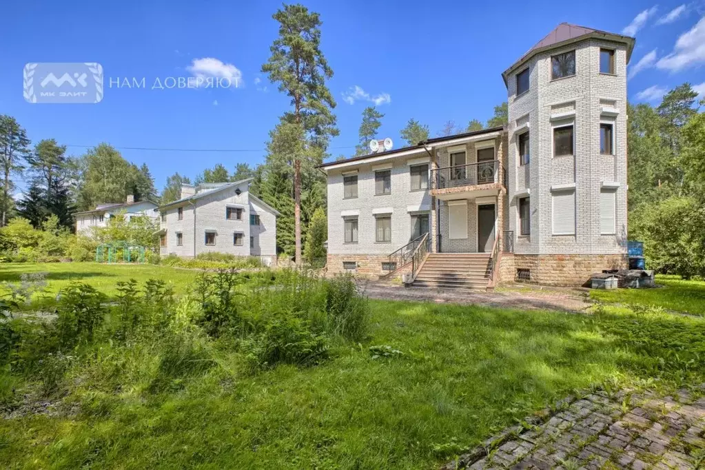 Дом в Ленинградская область, Выборгский район, Рощинское городское ... - Фото 2