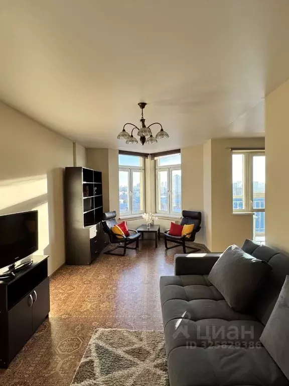 1-к кв. Свердловская область, Екатеринбург ул. Кузнечная, 83 (49.0 м) - Фото 2