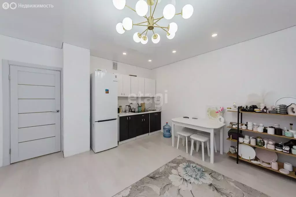 1-комнатная квартира: Тюмень, улица Николая Никитина, 8 (38.9 м) - Фото 1