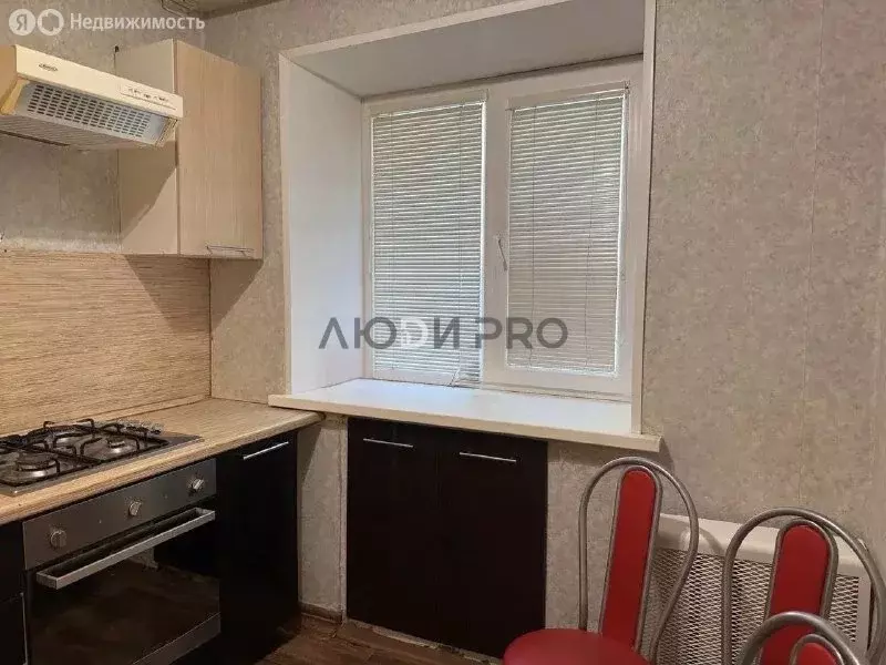 3-комнатная квартира: Уфа, улица Комарова, 38А (54.4 м) - Фото 2