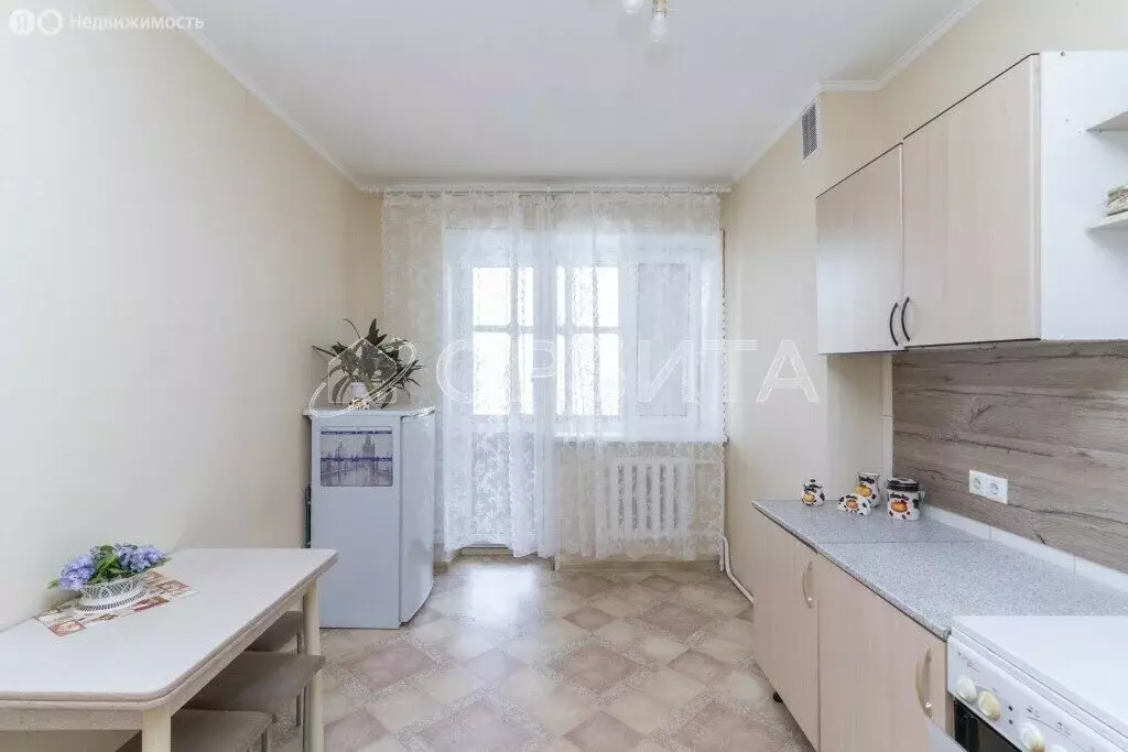 1-комнатная квартира: Тюмень, улица Николая Фёдорова, 12 (60 м) - Фото 0