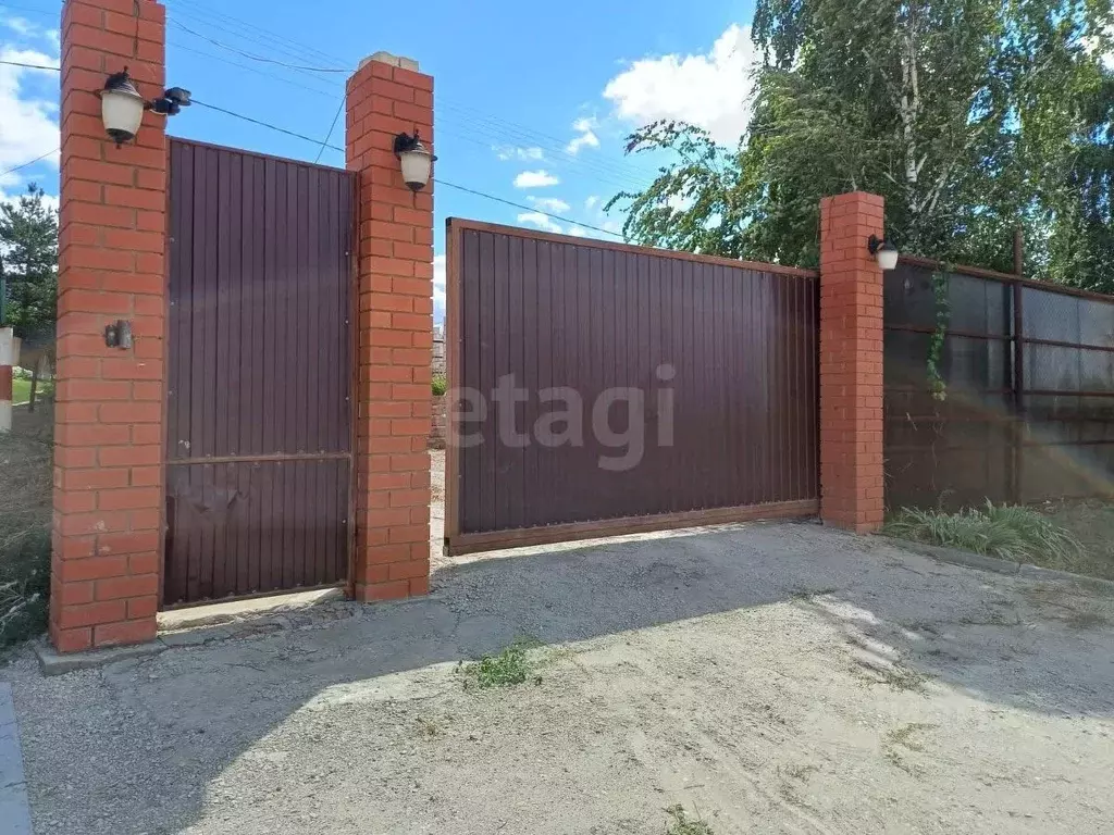 Дом в Саратовская область, Энгельсский район, Красноярское ... - Фото 1