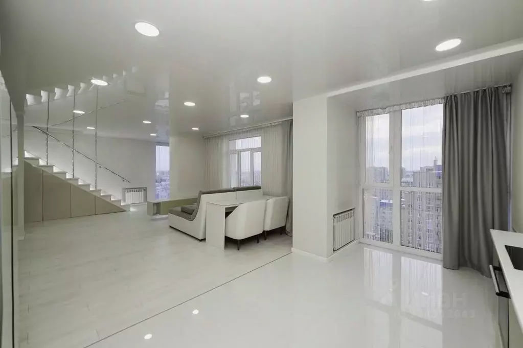 2-к кв. Омская область, Омск просп. Комарова, 15к1 (130.7 м) - Фото 1