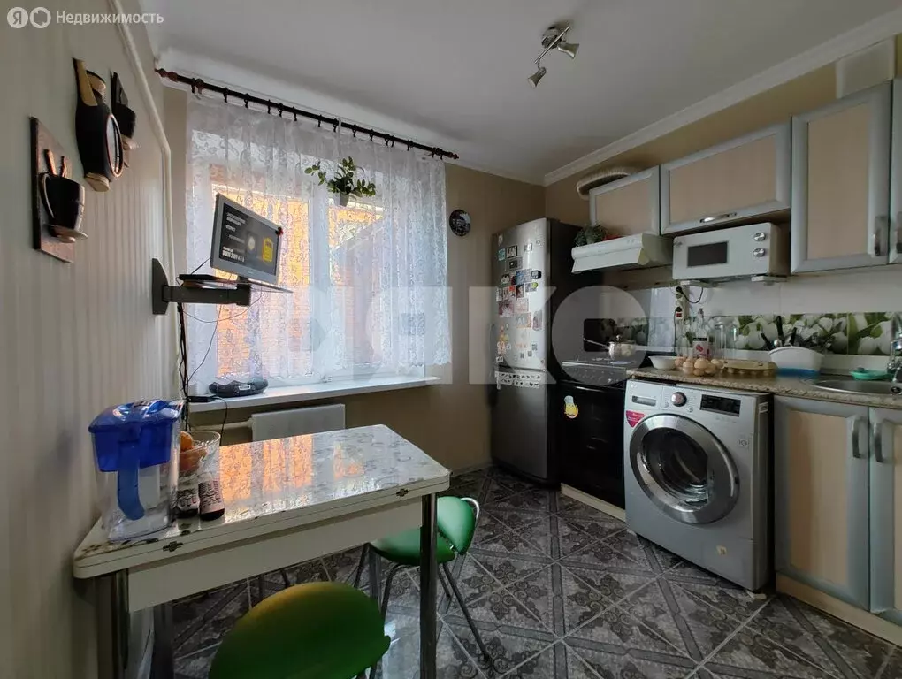 3-комнатная квартира: Майкоп, улица Хакурате, 636 (69.4 м) - Фото 0