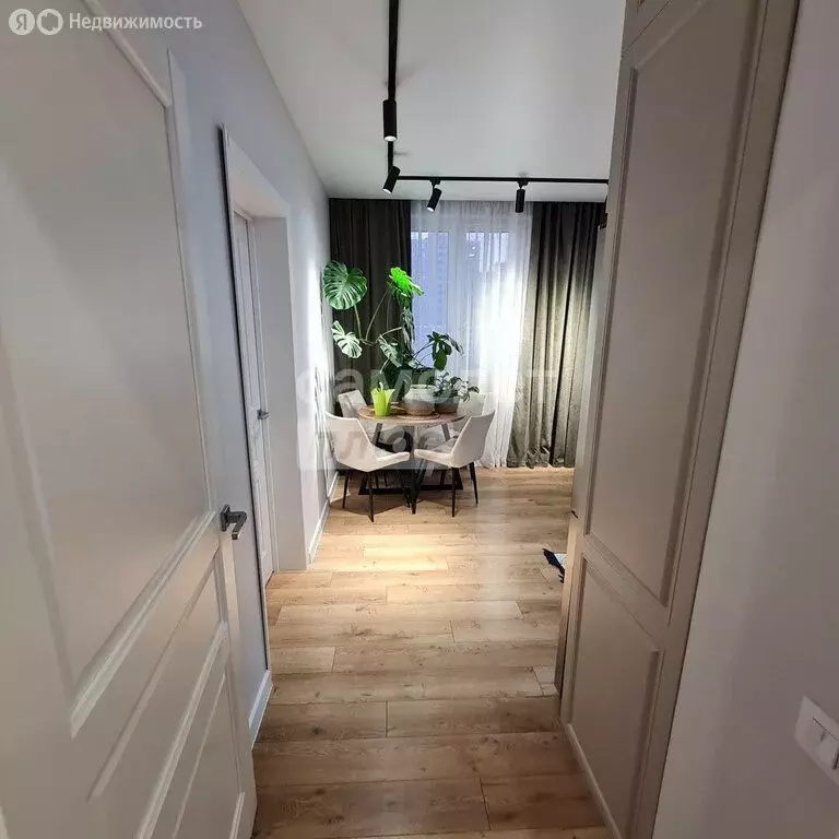 3-комнатная квартира: Тюмень, улица Фармана Салманова, 26 (70 м) - Фото 2