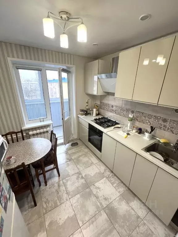 3-к кв. Омская область, Омск пос. Амурский, ул. Багратиона, 23к1 (64.7 ... - Фото 1