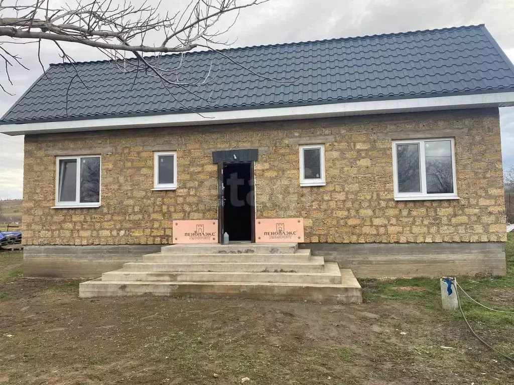 Дом в Крым, Симферопольский район, с. Доброе ул. Лесная (180 м) - Фото 1