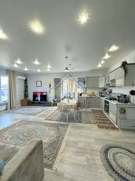 Дом в Белгородская область, Старый Оскол ул. Алексеевская (114 м) - Фото 1